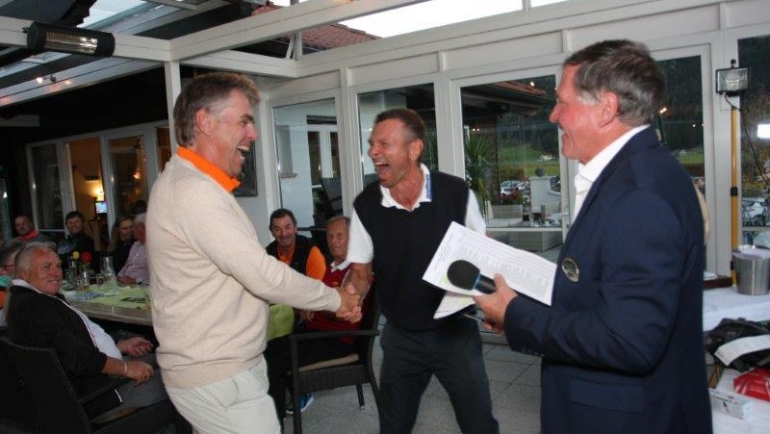 Golfverbandschef Peter Enzinger freut sich….